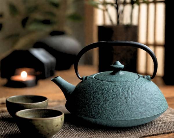 Japanische Teekanne Gusseisen »Wazuqo Muji« dunkelgrün 0.65 Liter