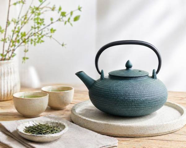 Japanische Teekanne Gusseisen »Wazuqo Itome« dunkelgrün 0.7 Liter